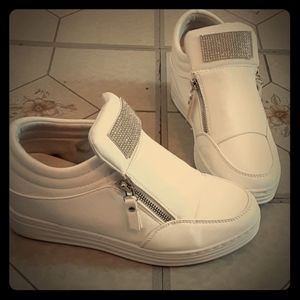 Wedge sneaker